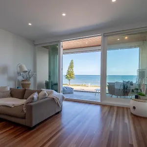 Beachfront In Holiday home