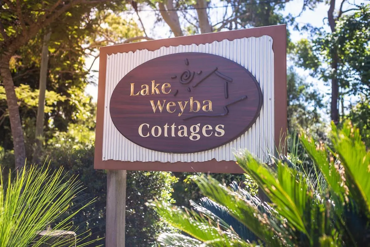 **** Bed & Breakfast Lake Weyba Cottages Noosa Peregian Beach Australia
