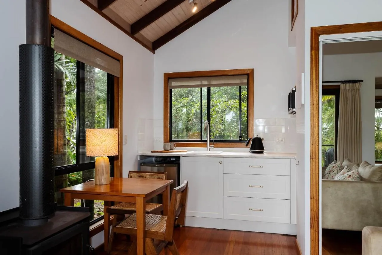 **** Bed & Breakfast Lake Weyba Cottages Noosa Peregian Beach Australia